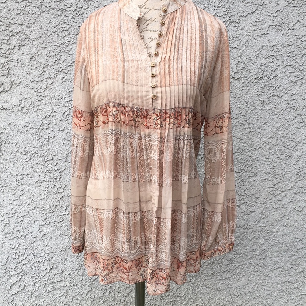 NWT Long sleeve pretty blouse by Cristina